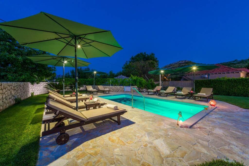 Vila Vergatum-Privacy,Gym,Billiards,Table Tennis Donji Brgat Dış mekan fotoğraf